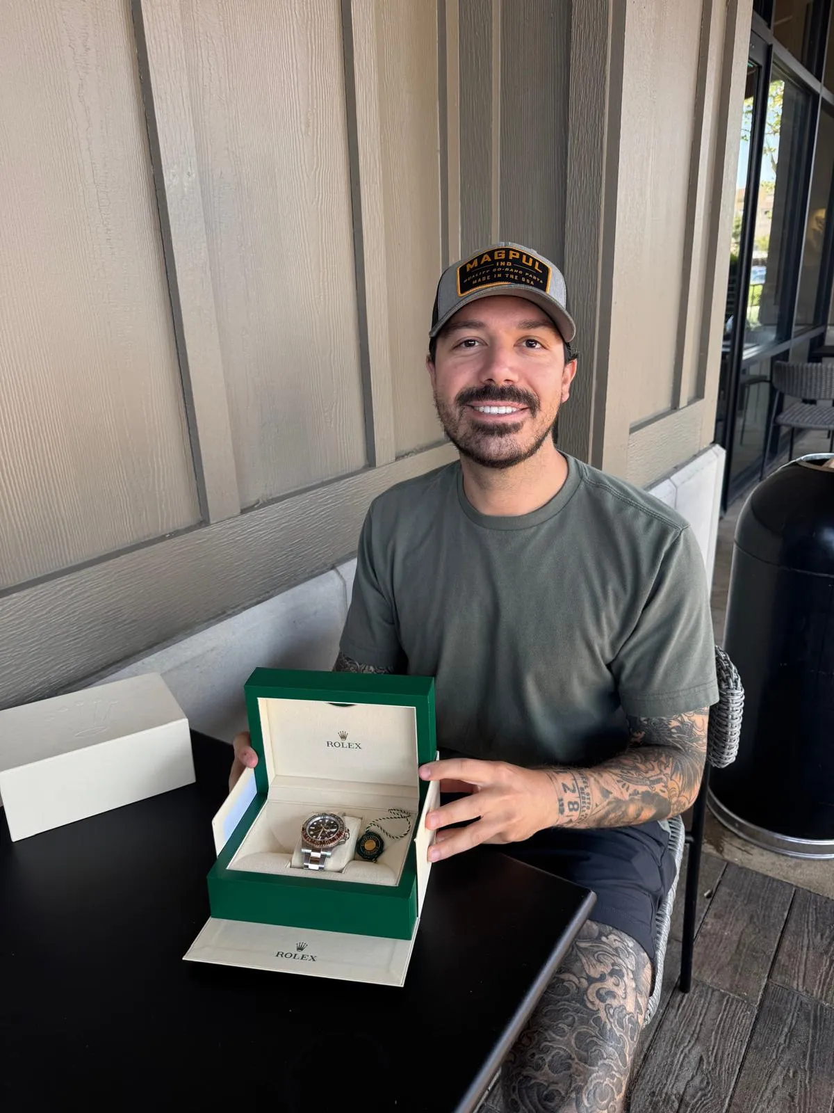 Photo of Garrett Ronaldo with the watch Rolex GMT Rootbeer he won